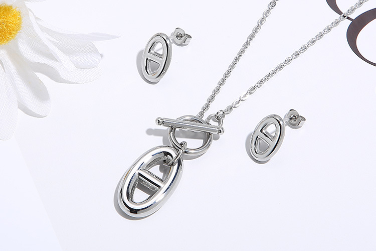 Fashion Ot Buckle Pendant Titanium Steel Necklace Earrings Set display picture 8