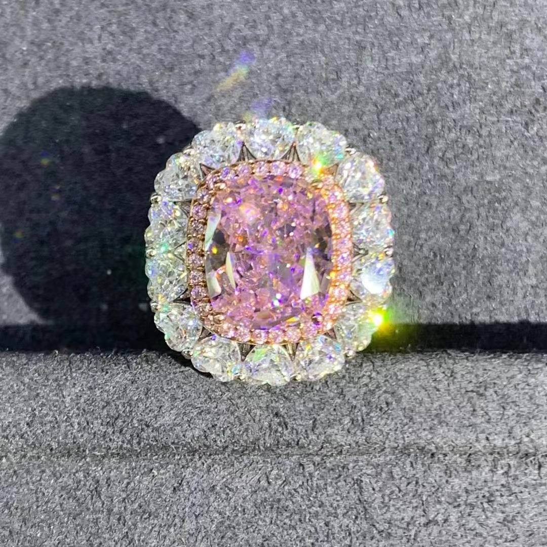 Diamante en forma de almohada Rosa corte anillo de diamante de alto carbono 6 quilates VVS grado D color 3EX anillo de platino galvanizado de cinco capas de espesor