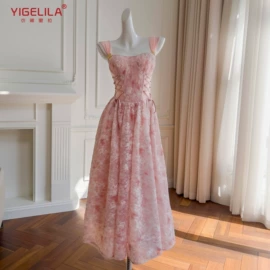 连衣裙;时尚休闲套装;女式毛呢外套