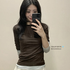 韓国版の薄手で伸縮性のあるスリムフィット半袖Tシャツ、無地のベースレイヤーと重ね着できます。