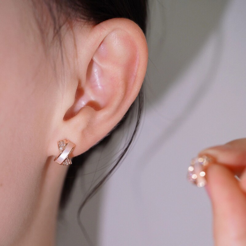 New Cross-Shaped Mother-Of-Pearl Exquisite and Compact European and American Style Simple and Fashionable Versatile Zircon Stud Earrings with a High-End Feel for Women