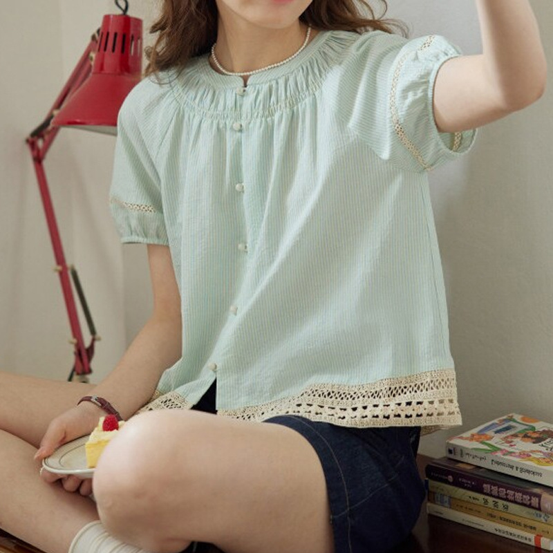French-Style Mint Green Pleated Round-Neck Puff Sleeve Shirt for Women, Summer Design with Hollow Lace, Loose-Fitting Blouse
