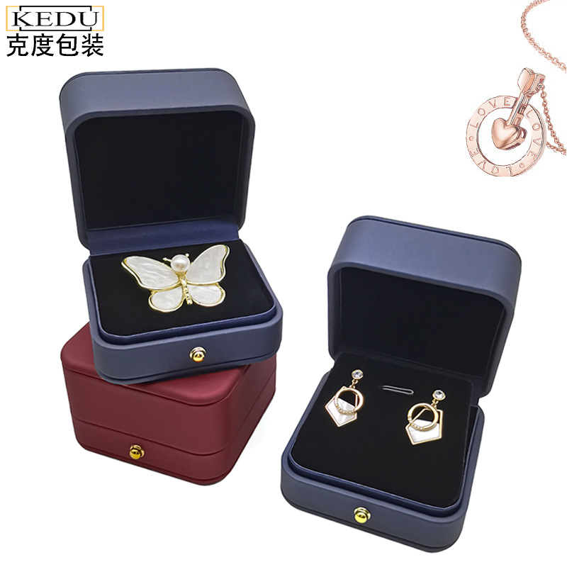 Caja de joyería de alta gama 2024 nueva joyería de cuero PU de alta gama caja de collar caja de anillo caja de embalaje de aretes caja de aguja de pecho