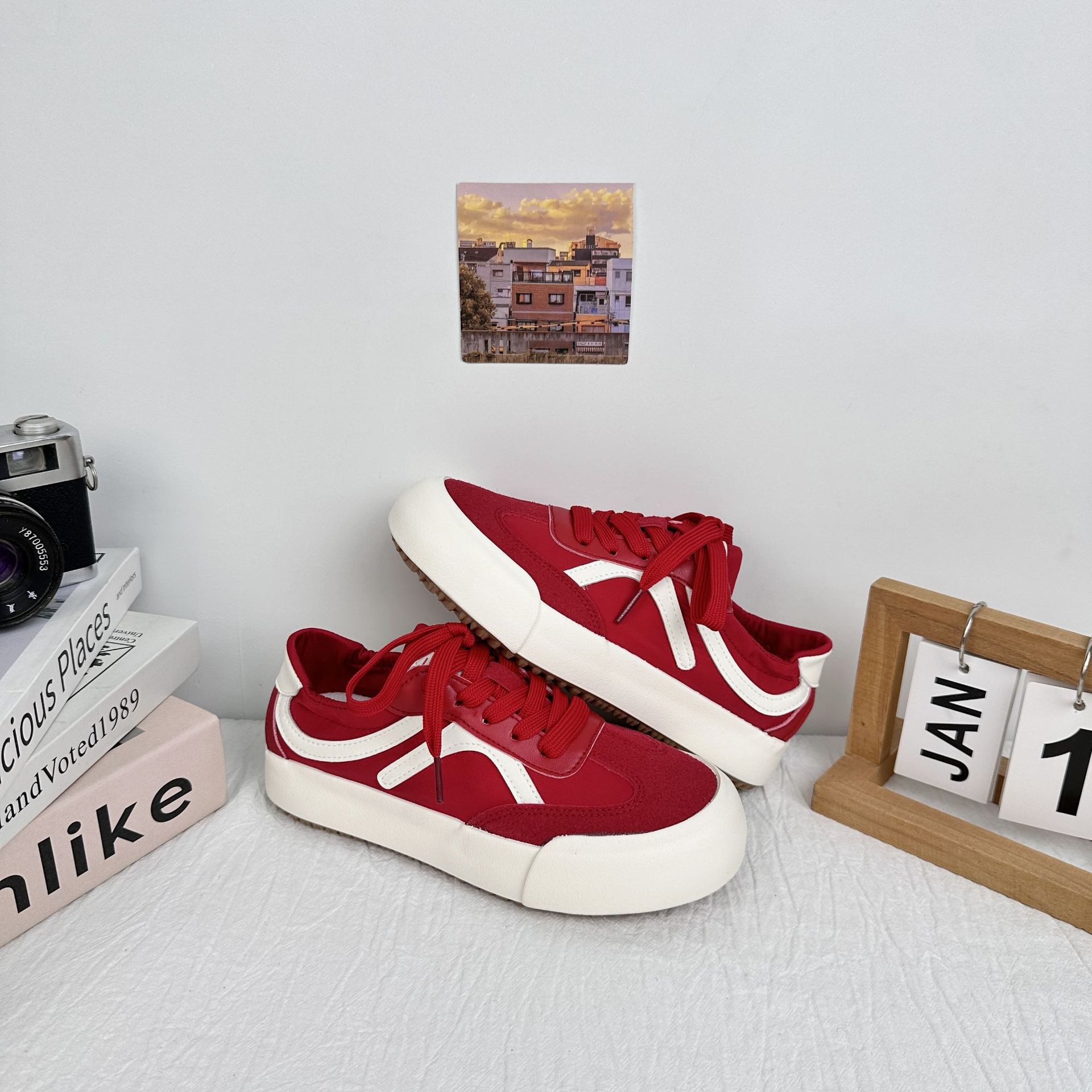 6659 zapatos de suela gruesa para mujeres 2025 nuevo diseño de nicho retro chic cabeza redonda versátil original zapatos de entrenamiento