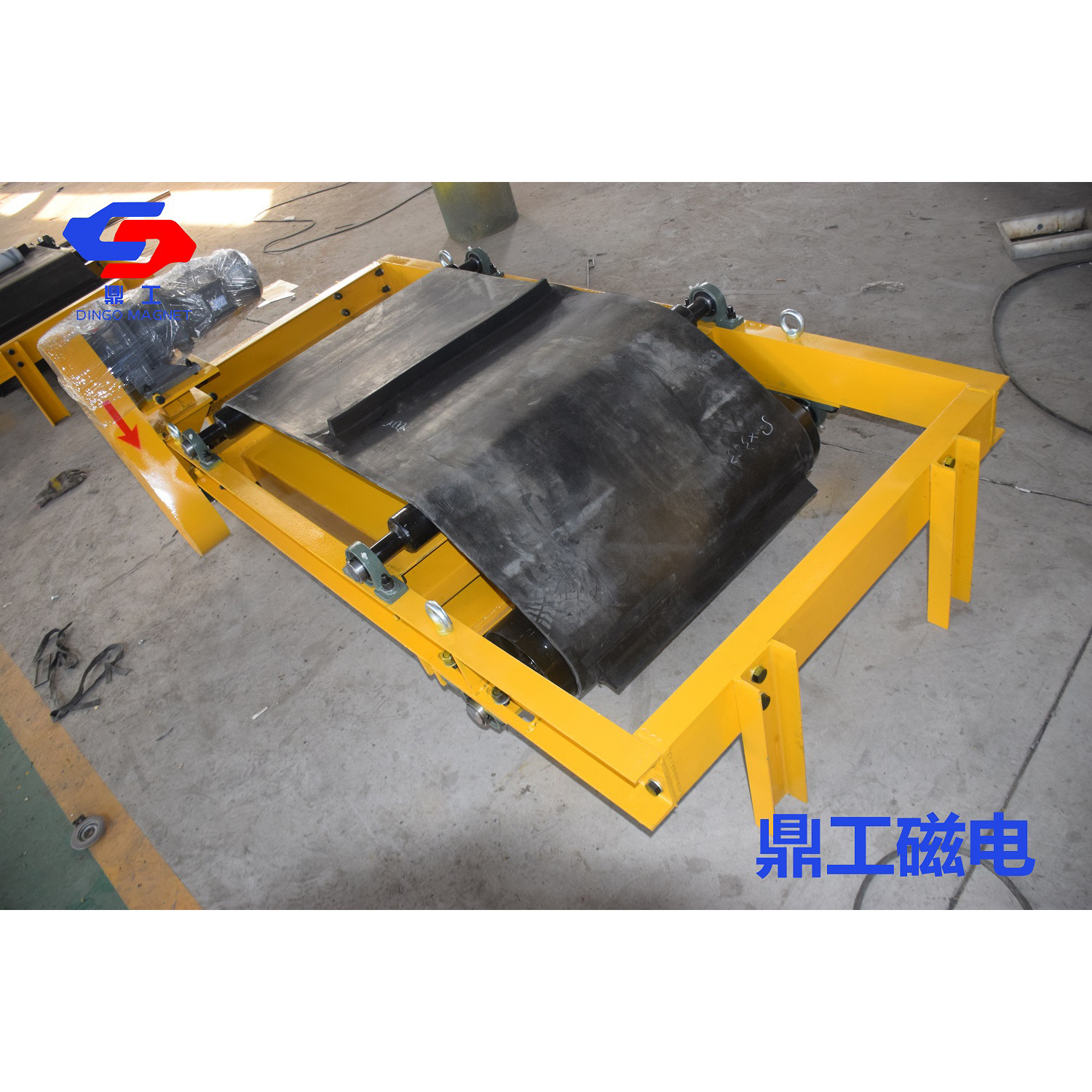 山东鼎工供应自卸式永磁除铁器 自动纠偏皮带 皮带除铁器