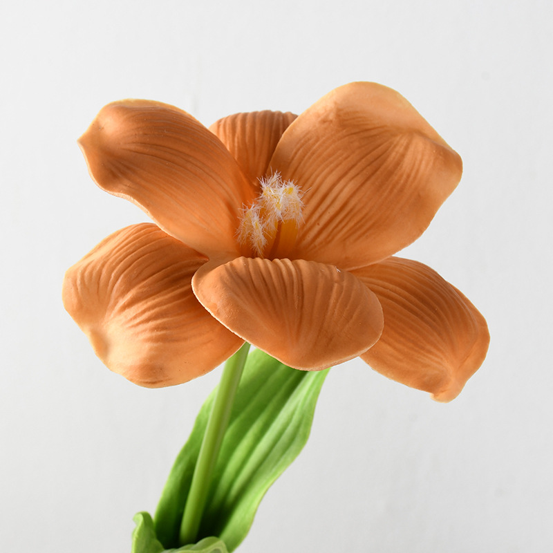 Flores de simulación brown pu tulipán boca abierta sonriente tulipán flaps sensación humectante de boda superior transfronteriza