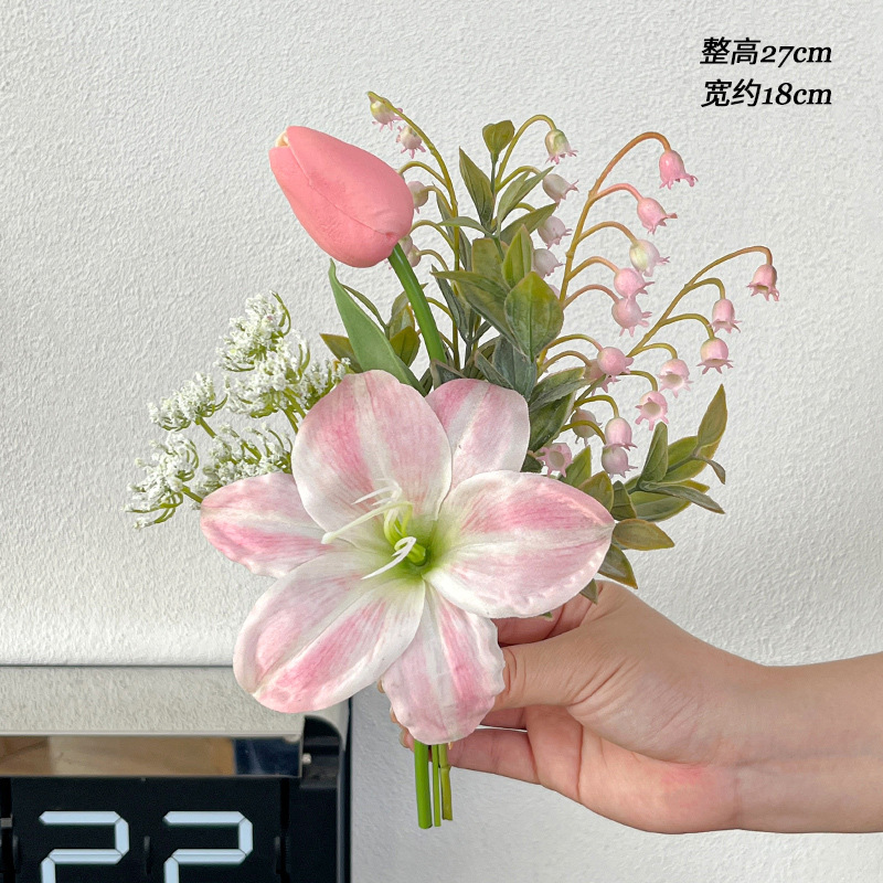 Màu hồng nhạt màu đỏ son màu hồng mới hoa tulip ren hoa cầm tay bó hoa