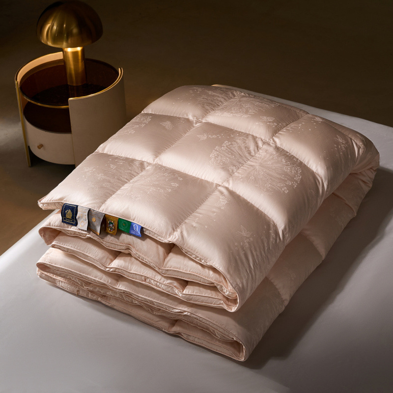 2026 new high-end, ultra-quiet, double-layer, three-dimensional jacquard quilted comforter, meeting the new national standard, with 95% down filling for exceptional fluffiness