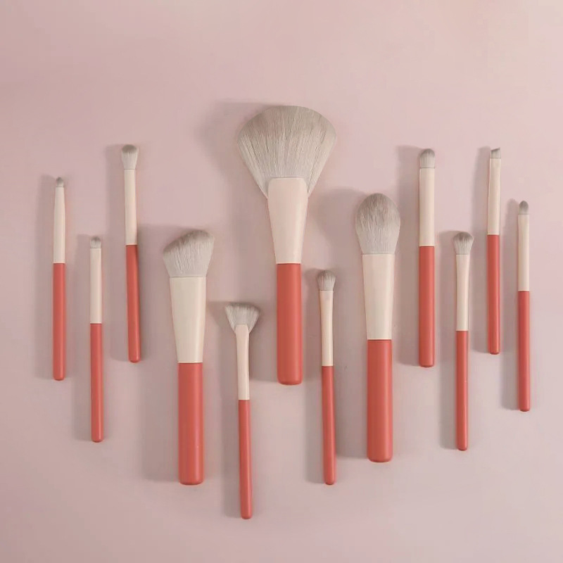 Holiday Series 12 juegos de pinceles de maquillaje Sombra de ojos Corrector Reparación de rubor Cepillo de maquillaje de lana suave de frambuesa