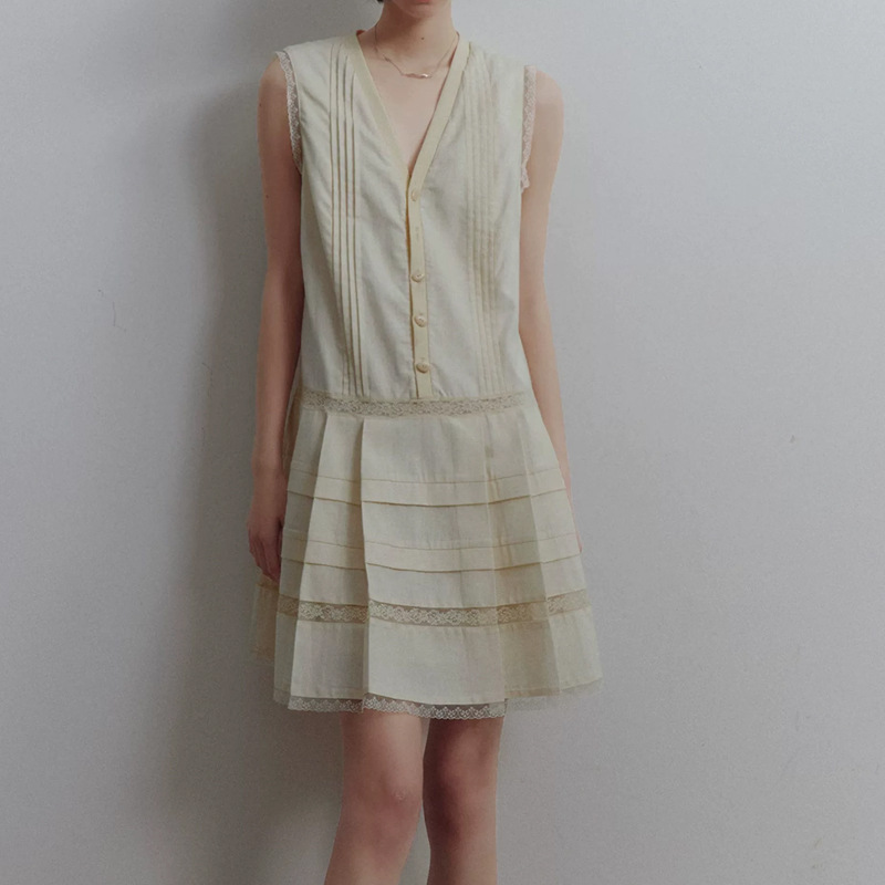 Fuss Rebellious Preppy Student_Material Collision_Pleated+Accordion Stitching_Ivory White V-Neck Sleeveless Dress Fuss Rebellious Preppy Student_Material Collision_Pleated+Accordion Stitching_Ivory White V-Neck Sleeveless Dress