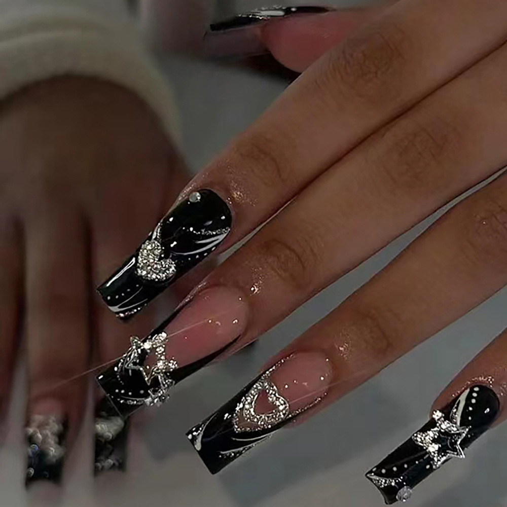 Diamante negro rosa plateado corazón francés manicure gótico lujoso ligero desgaste de uñas 24 piezas de venta caliente transfronteriza parche de uñas