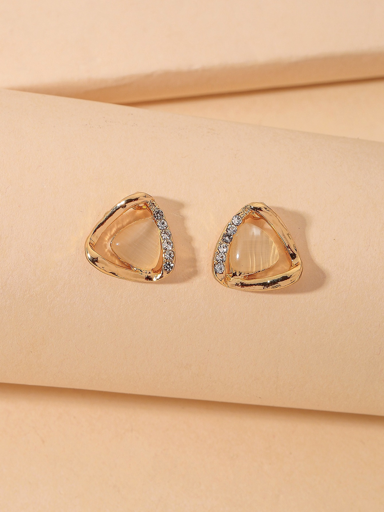 Triangle Opal Diamond Geometric Retro Earrings display picture 3