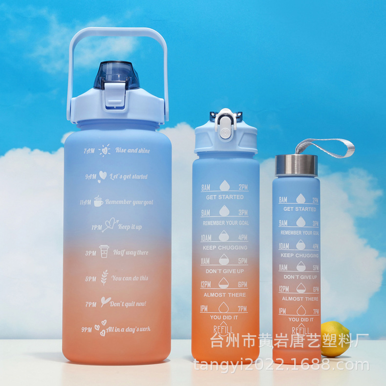 Transfronterizo grande y pequeño conjunto de tazas y tazas de comercio exterior caliente nuevo gradiente de color 2L hervidor de agua de paja de plástico Taza portátil