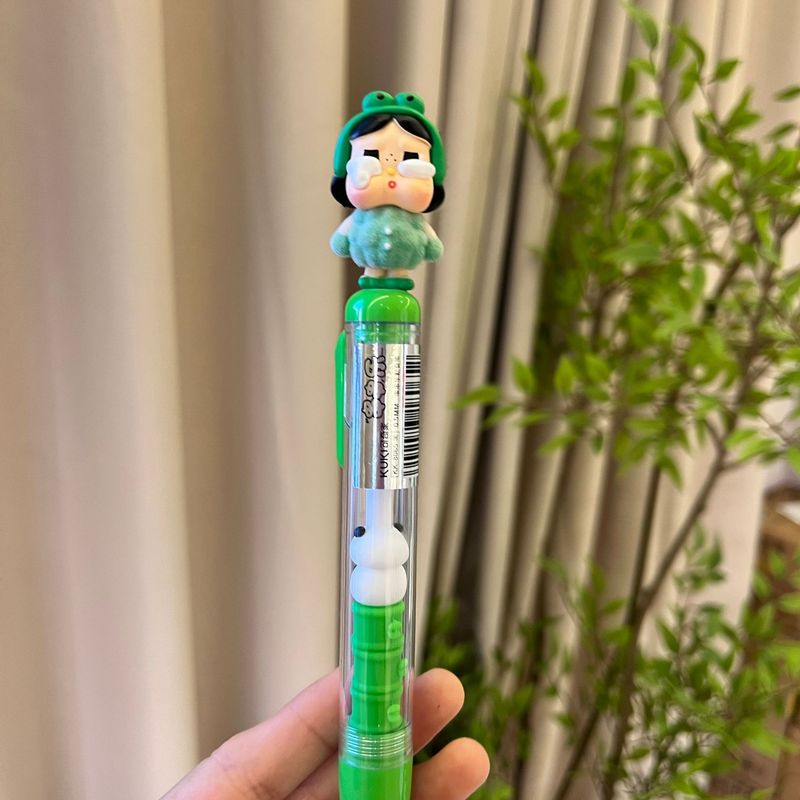 泣いている赤ちゃんを変える、かわいい赤ちゃんを変える、ニュートラルペン、クリエイティブなDIY楽しいペン、かわいい学生|undefined