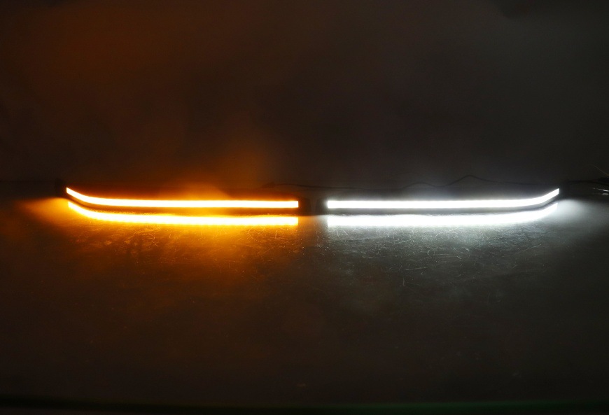 Suitable for 22-23 Toyota Sequoia Tundra Headlight Eyebrow Modification Led Sequential Turn Signal Lights, Dedicated Daytime Running Lights