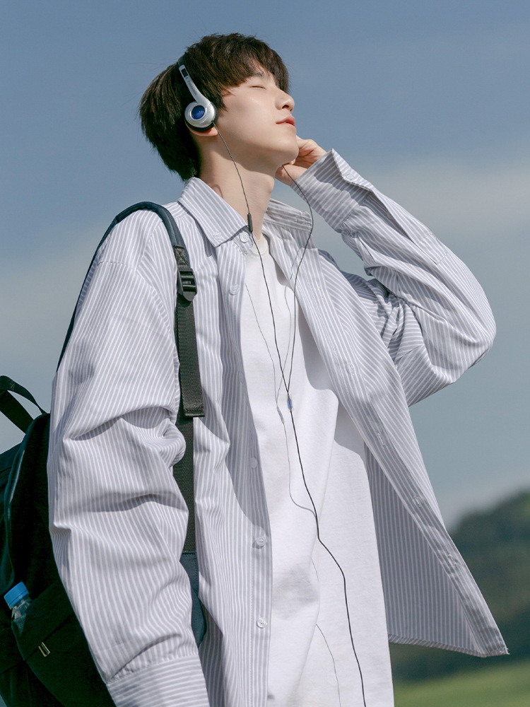 Camisa de manga larga a rayas japonesa para hombre primavera y otoño Camisa de manga corta estilo Hong Kong suelta chaqueta casual de alta calidad de moda