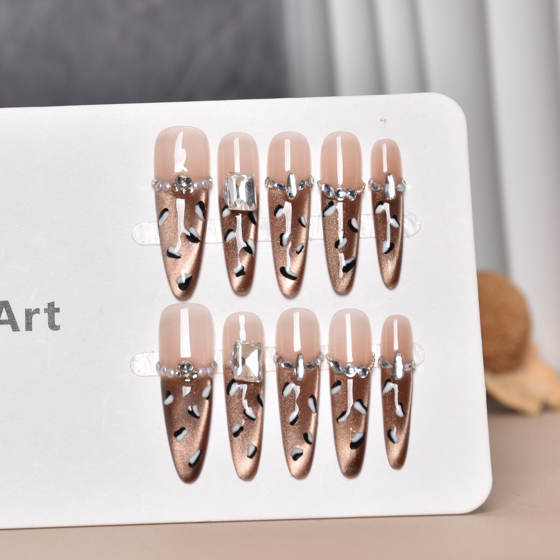 Otoño y invierno desgaste de uñas hechas a mano de nuevo parche de uñas de alta calidad, piezas de uñas falsas, productos terminados de perros delgados, tipo de desgaste largo