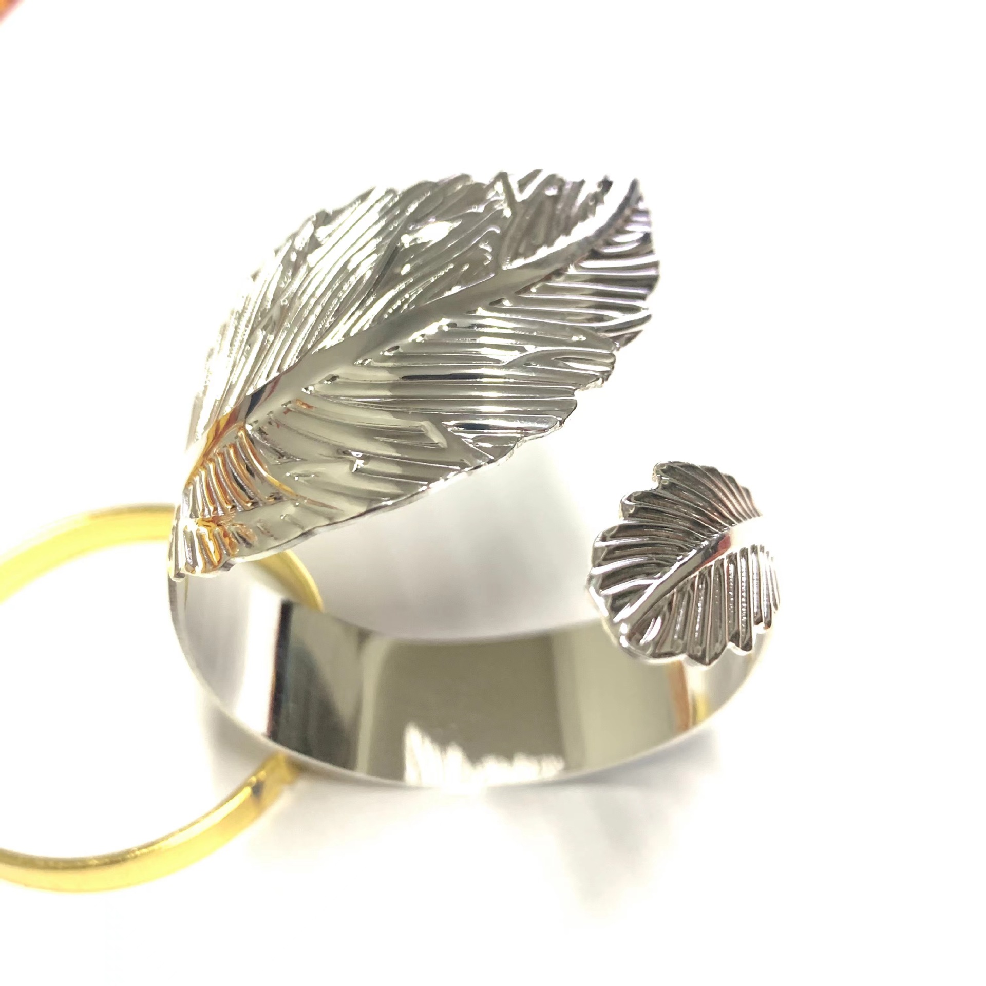 Anillo de toalla de hotel de alta gama Anillo de servilleta de hoja dorada Anillo de servilleta de metal Hebilla de tela de boca Anillo al por mayor