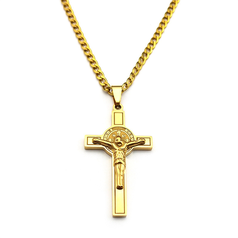 Collier Croix Jesus Crucifix on Model