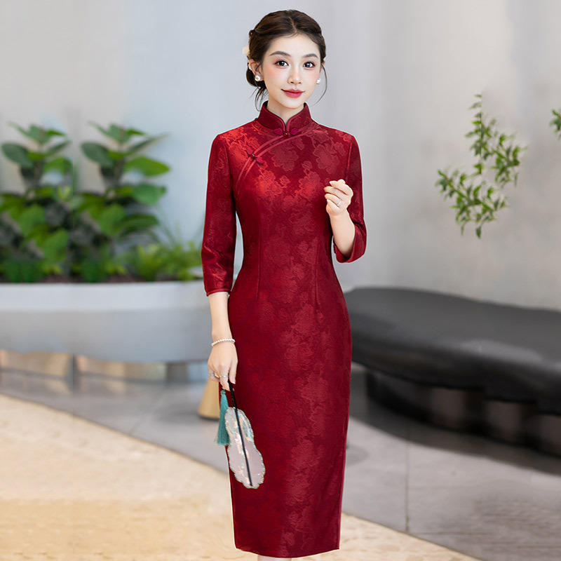 Burgundy Chinese-Style New Improved Cheongsam with Long Sleeves for Autumn 2025, Retro Slim-Fit Mother's Clothing for Spring and Autumn