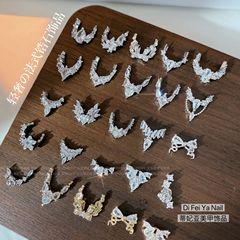 新しいフランスのジルコンの縁取りの丸い形のドリルのネイルアクセサリーの軽い豪華なフランスの蝶の星はドリルの爪のドリルをつづり合わせます。