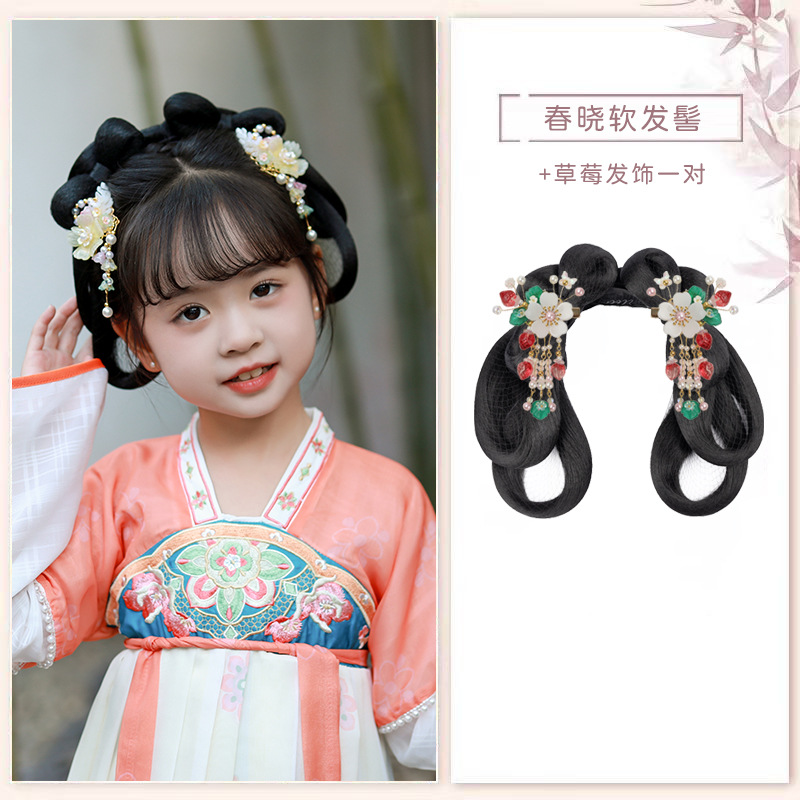 춘샤오 소프트 롤빵 + 딸기 헤어 액세서리 한 쌍