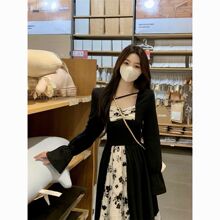 大码胖mm高级感玫瑰蕾丝拼接黑色赫本风连衣裙女设计感显瘦长裙女