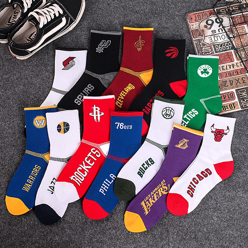 Calcetines de algodón para hombres a media pierna calcetines de baloncesto de la NBA de moda europea y americana logotipo del equipo estilo universitario estudiante calcetines deportivos hombres