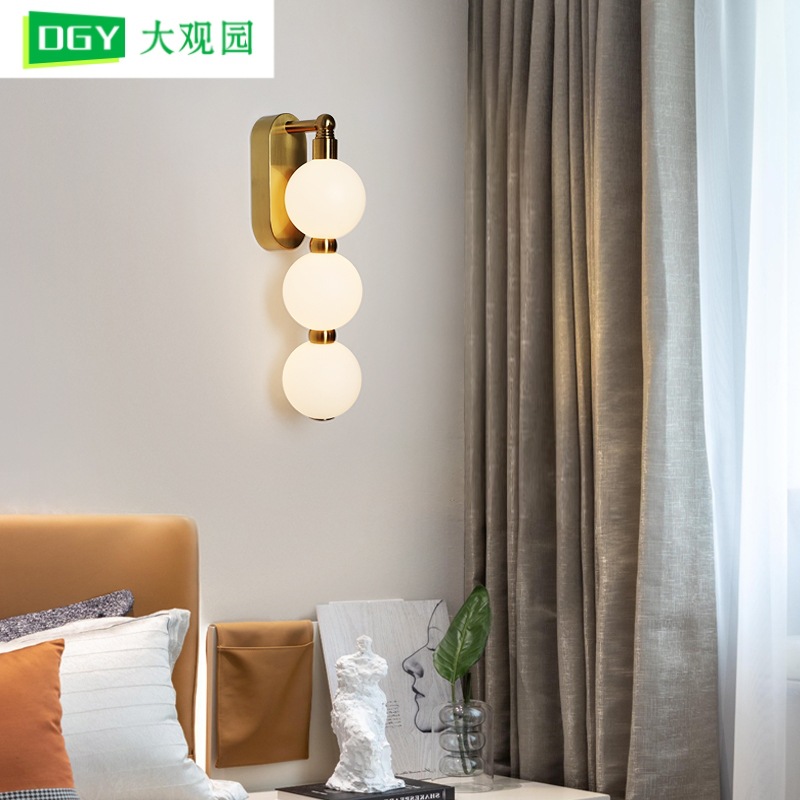 Gran vista jardín lámpara de cama lámpara de pared moderna minimalista y creativa nórdica luz de lujo crema viento dormitorio principal lámpara de pared de la sala de estar 389L