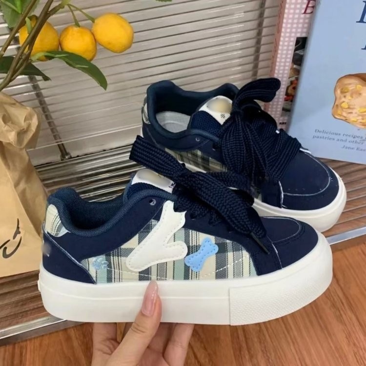 Nuevos zapatos de skate casuales de altura de suela gruesa zapatos blancos de otoño de mujeres nuevos nuevos productos nuevos zapatos de pan deportivo