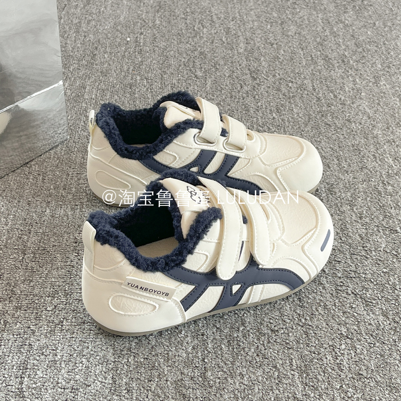 Calentamiento y terciopelo zapatos de entrenamiento para mujeres 2025 invierno nuevo estilo de moda zapatos deportivos de skate de invierno para mujeres zapatos casuales con suela gruesa