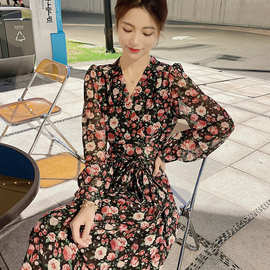跨境V领长袖碎花连衣裙收腰新款女战袍春秋季碎花御姐开叉长裙子
