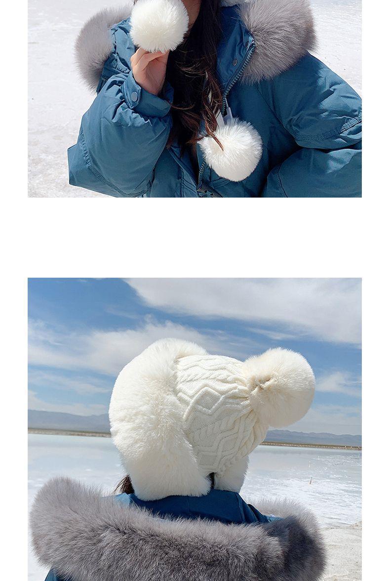 Neue weiße Schneekaninchenfell-Grasmütze für Damen, modisch und hochwertig, mit Plüschballmütze, Garn, koreanischem Gehörschutz, warmer Strickmütze_voghion.com