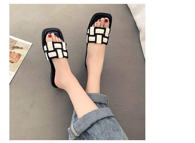 French luxury flat sandals for women to wear in summer, Xiaoxiang Feng 2023, new influencer going out to the beach, flip flops_voghion.com