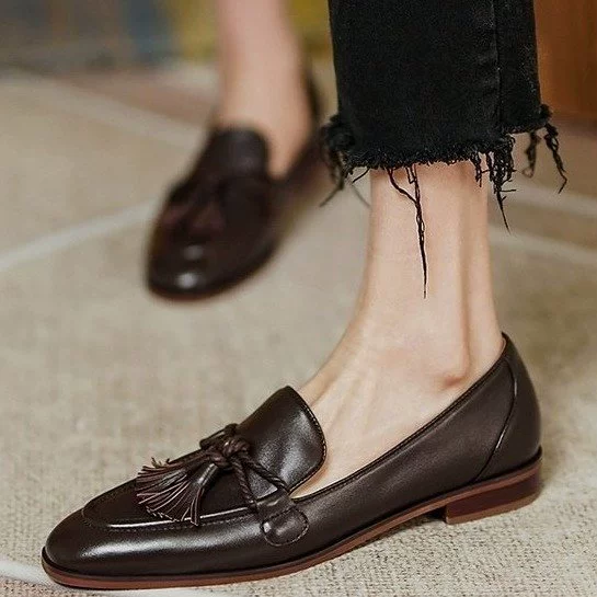 Ретро британский стиль лоферы с квадратным носком женские Осень 2022 новые туфли на плоской подошве с кисточками коричневые кожаные туфли оптом