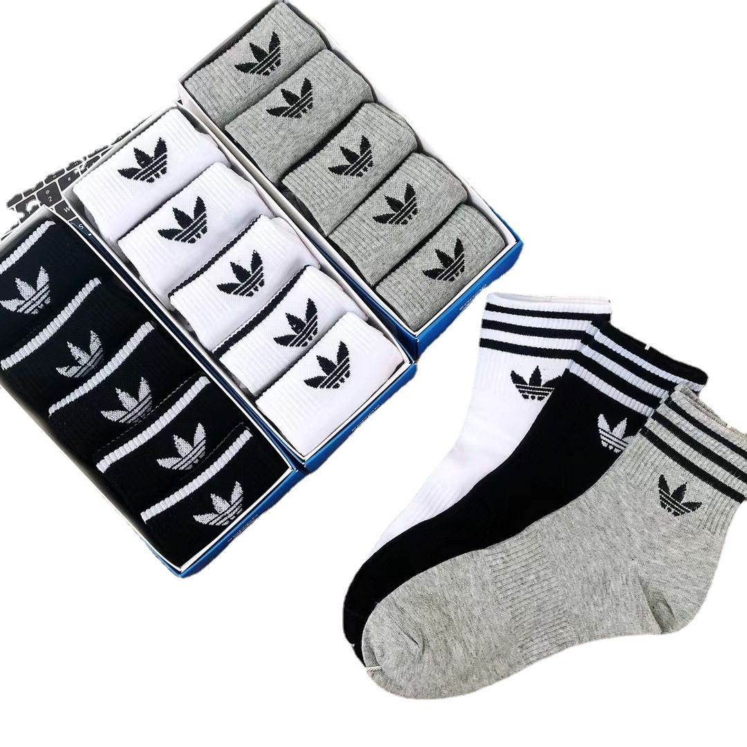 Unisex/Men and women can sport solid color tube socks
