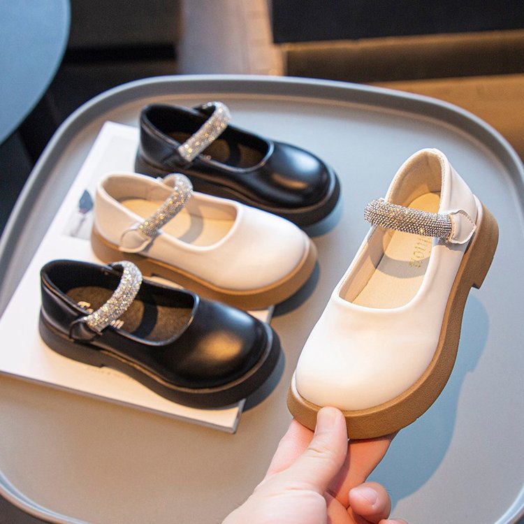 Solid color fashionable shoes with rhinestones