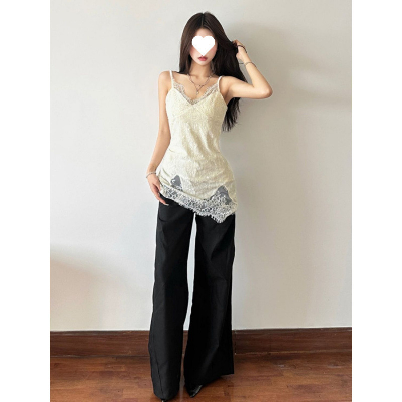 Lace design fitted base T-shirt sleevless