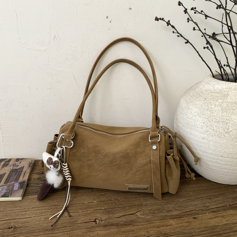 Niche Large Capacity Baguette Bowling Bag For Women, High-End Vintage Underarm Bag For Winter Commuting Shoulder Bag