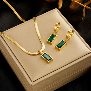 Cross-border Japanese and Korean style niche design sense blade chain high-end light luxury emerald zircon pendant titanium steel necklace for women