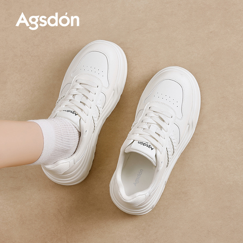 Zapatos blancos de fondo grueso para mujeres 2025 nuevo otoño y invierno con falda para estudiantes zapatos de skate casuales zapatos deportivos ligeros