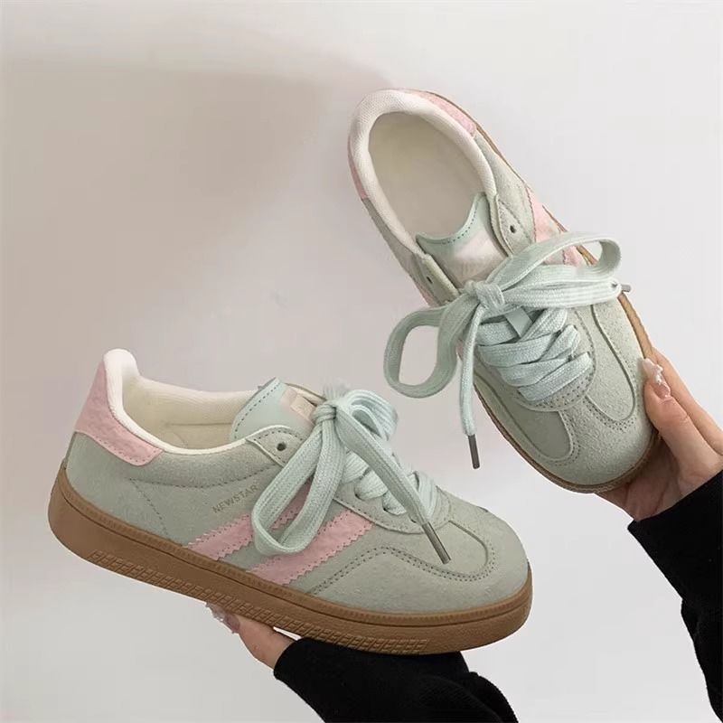 Retro zapatos de entrenamiento de la mujer 2025 primavera nuevos zapatos blancos de moda universal nicho zapatos deportivos casuales para estudiantes