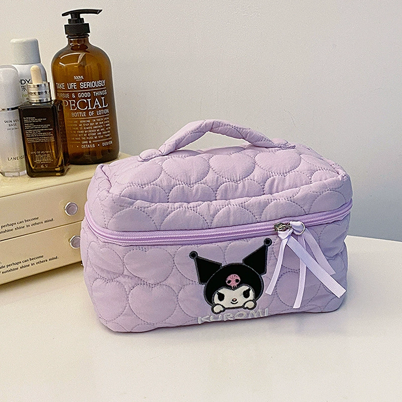 Косметичка Sanrio стеганая с синтепоном-наполнением, просторная дорожная организация, рисунки с героями