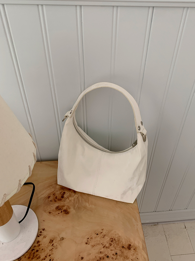 Niche design textured underarm bag 2024 new spring and summer women's shoulder messenger bag, soft silver cloud bag_voghion.com