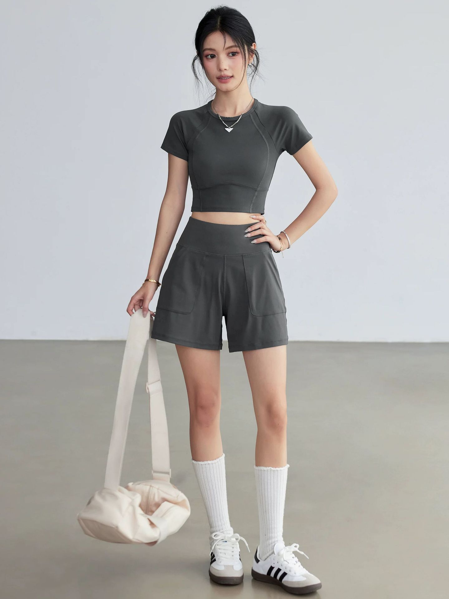 Trajes deportivos 2026 nuevos pantalones cortos de mujer ropa casual de tamaño grande suelta entrenamiento de carrera pantalones rápidos secos ropa de fitness