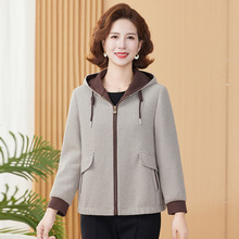 妈妈秋装外套2025新款时尚洋气连帽夹克衫中老年女装春秋减龄上衣
