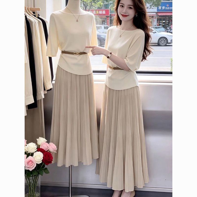 Summer New Stylish Solid Color Pleated Skirt Set for Women, Fashionable Slim-Fit Two-Piece Set with Off-Shoulder Top and Trendy Half Skirt
