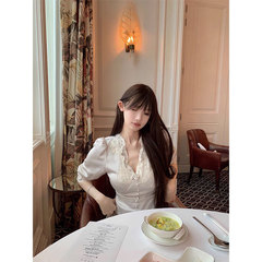 CHICYOU韓国の女性の雰囲気の良い質感は酢酸レースの辺の泡の袖をまねて腰のvネックを収めてやせている上着の夏を現します。