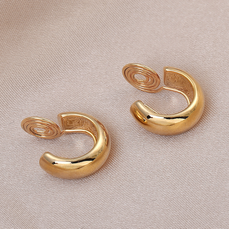 Vintage C- shaped mosquito-repellent incense plate ear clip without ear hole earrings simple temperament French small circle 925 silver pin earrings earrings