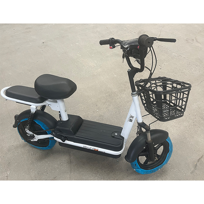 Nuevo automóvil eléctrico estándar nacional piezas de interceptación de comercio electrónico 99 nuevas tiendas físicas de automóviles eléctricos idénticas al manejo de inventario de automóviles de regalo